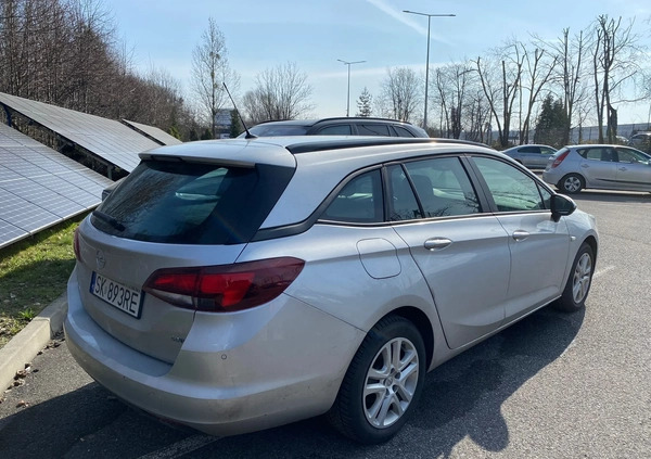 Opel Astra cena 27000 przebieg: 122500, rok produkcji 2019 z Łazy małe 154